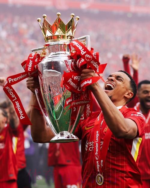 阿诺德：赢更多奖杯 多年后仍被视为最佳右后卫